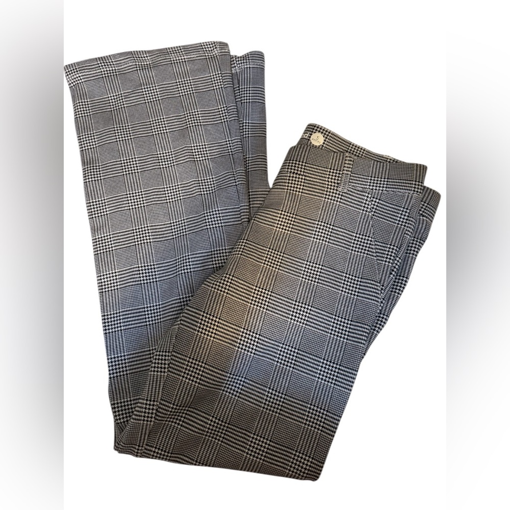 Betabrand NWOT Black and White pull On Dress Pant